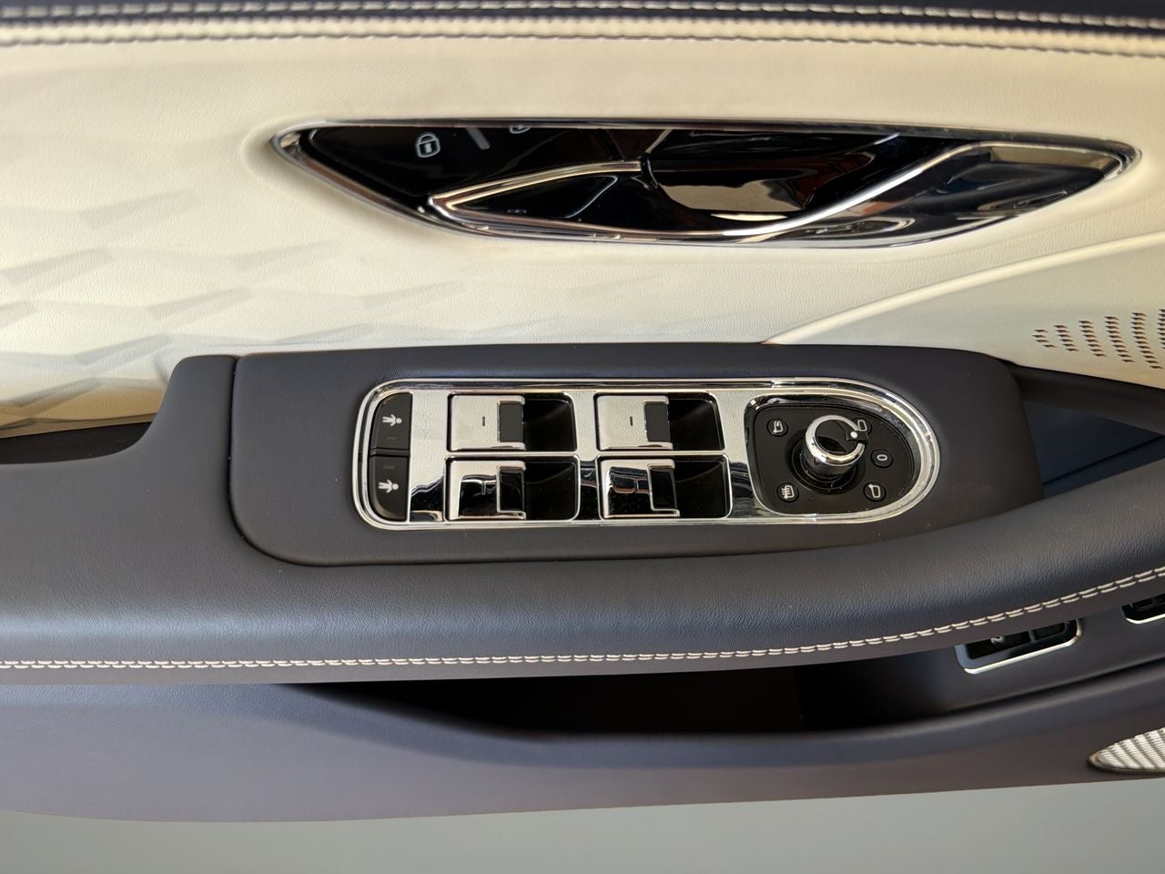 2025 Bentley Flying Spur Base
