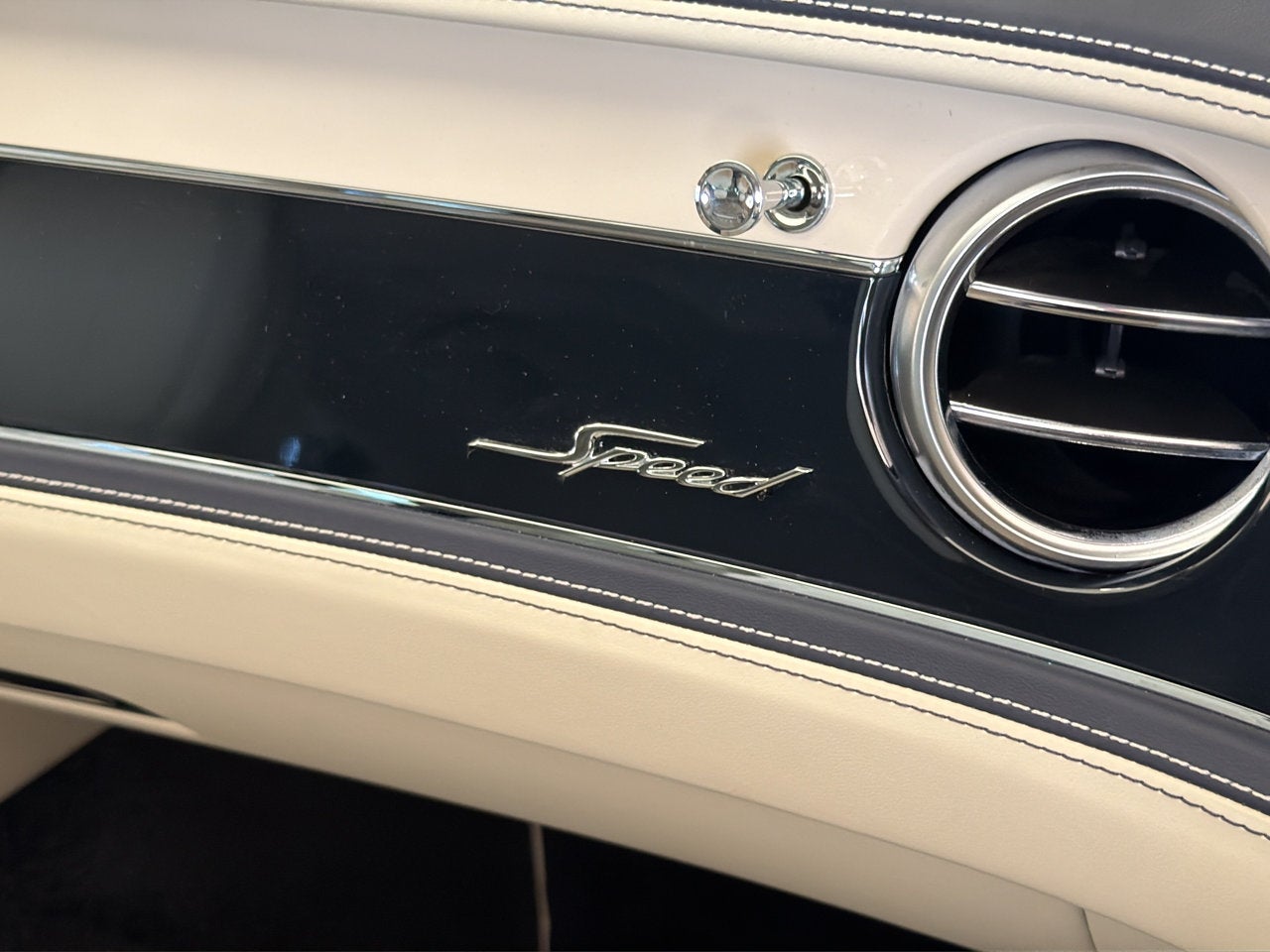 2025 Bentley Flying Spur Base