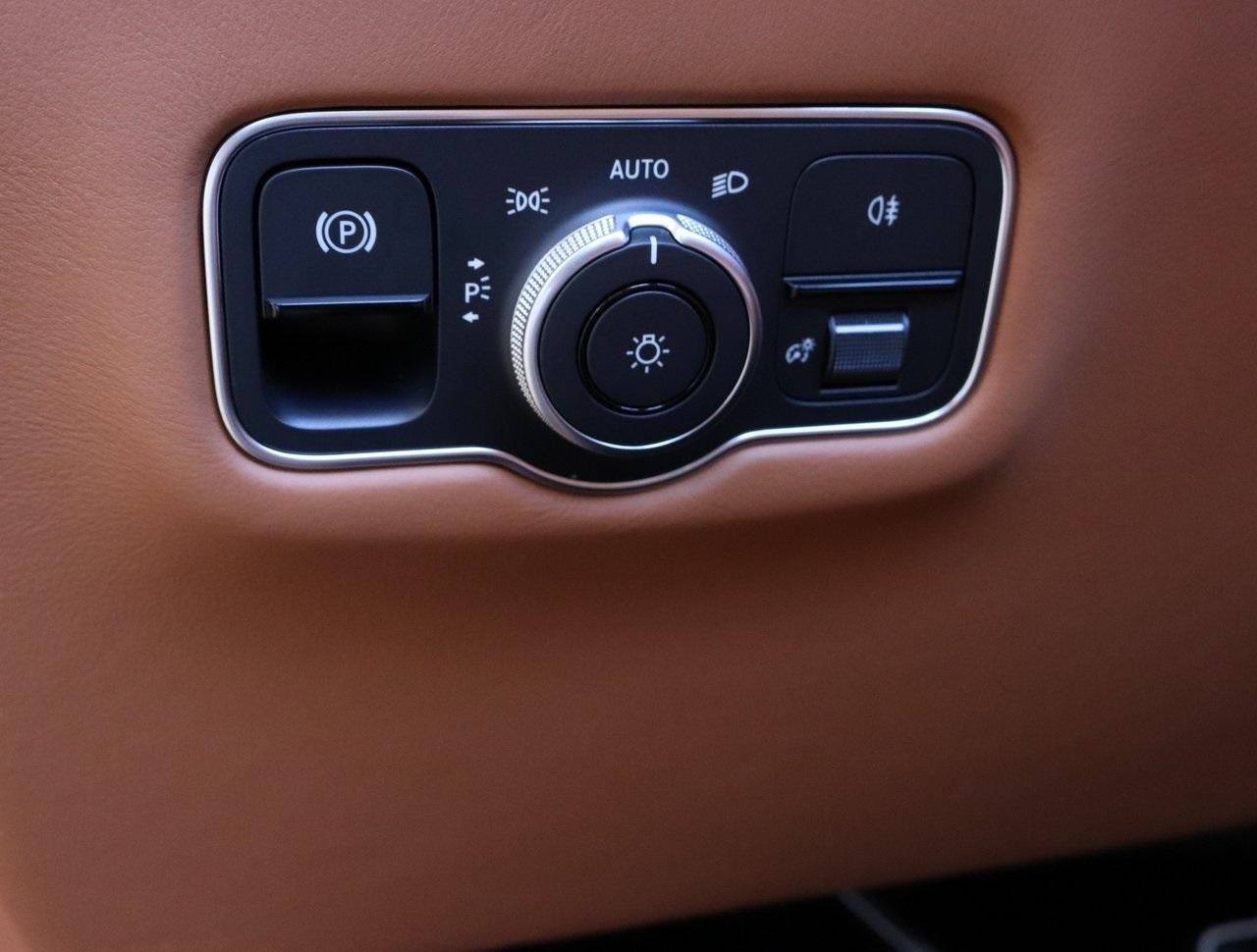 2025 Aston Martin DB12 Volante