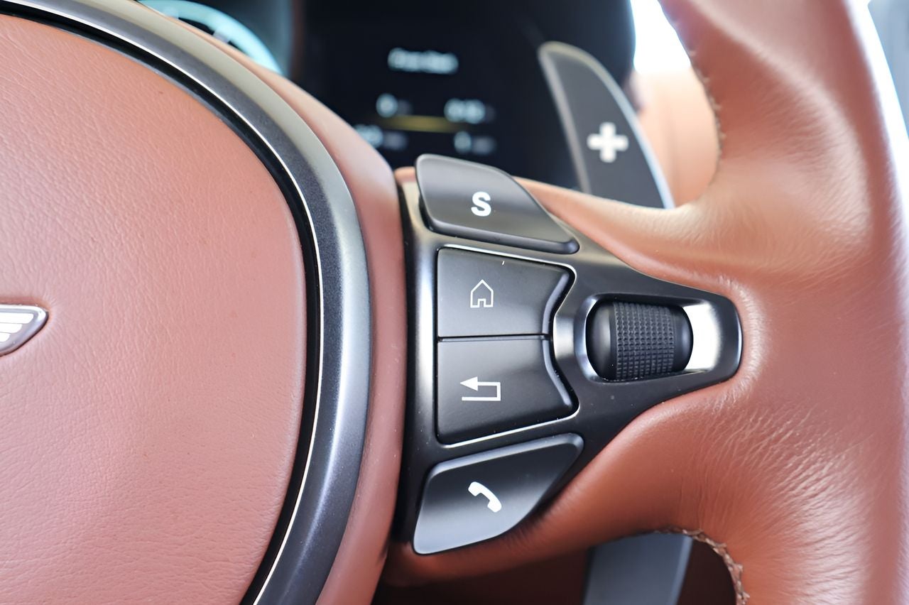 2021 Aston Martin DBS Superleggera