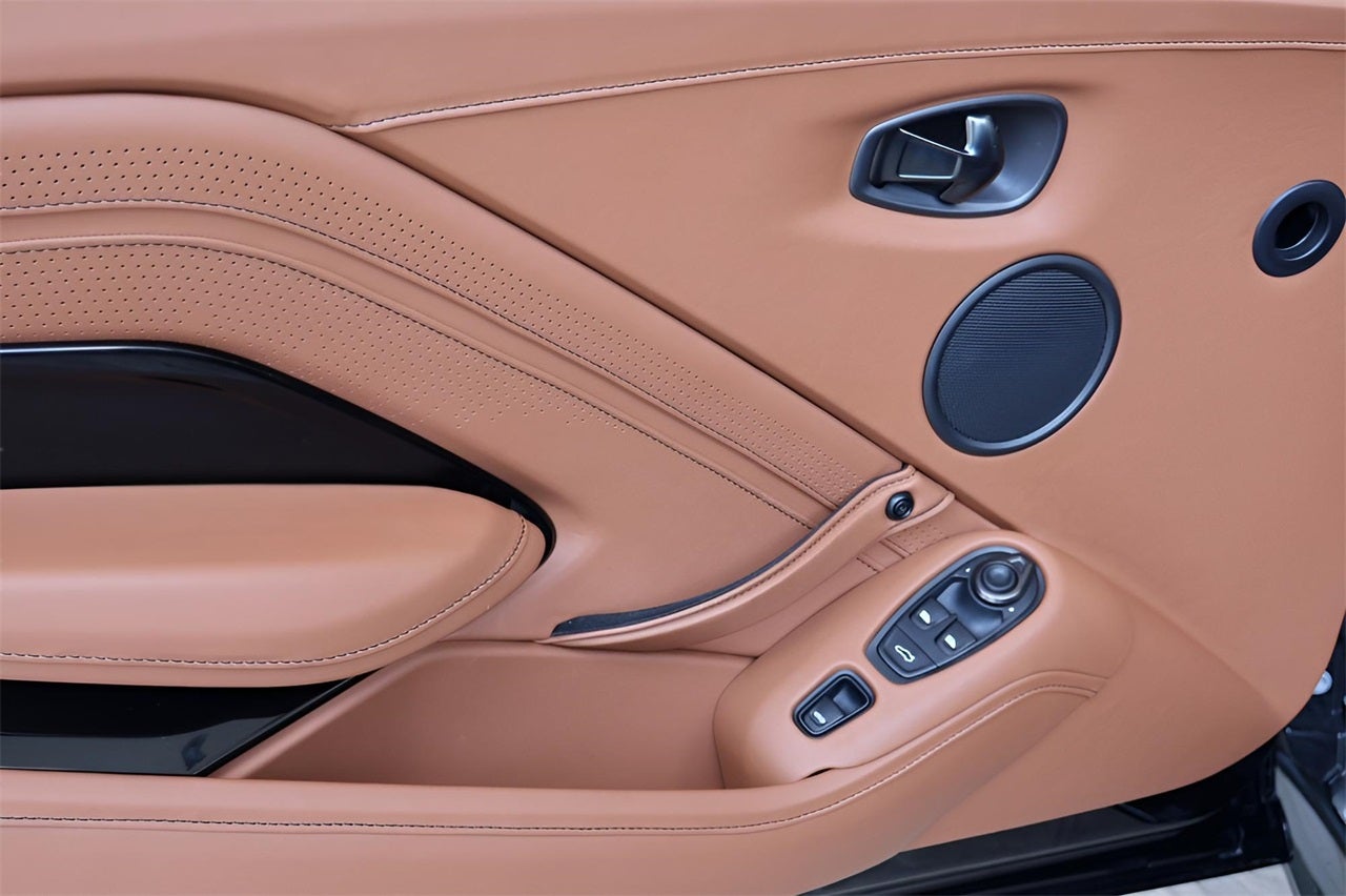 2023 Aston Martin Vantage Base