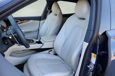 2025 Aston Martin DBX 707