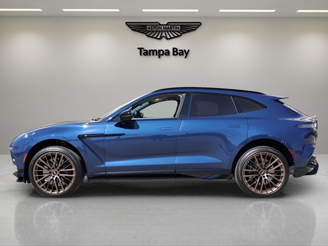 2025 Aston Martin DBX 707