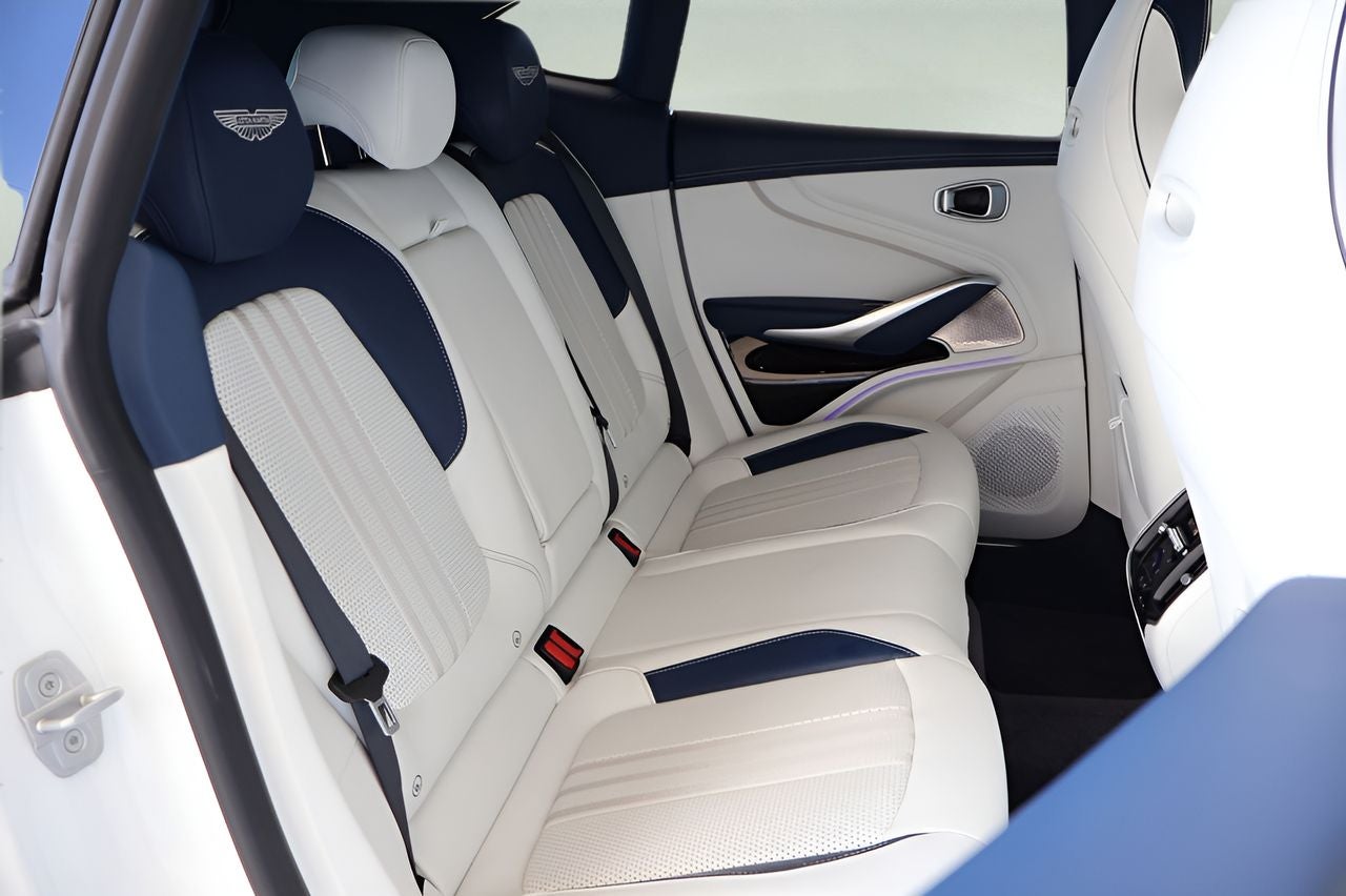 2025 Aston Martin DBX 707