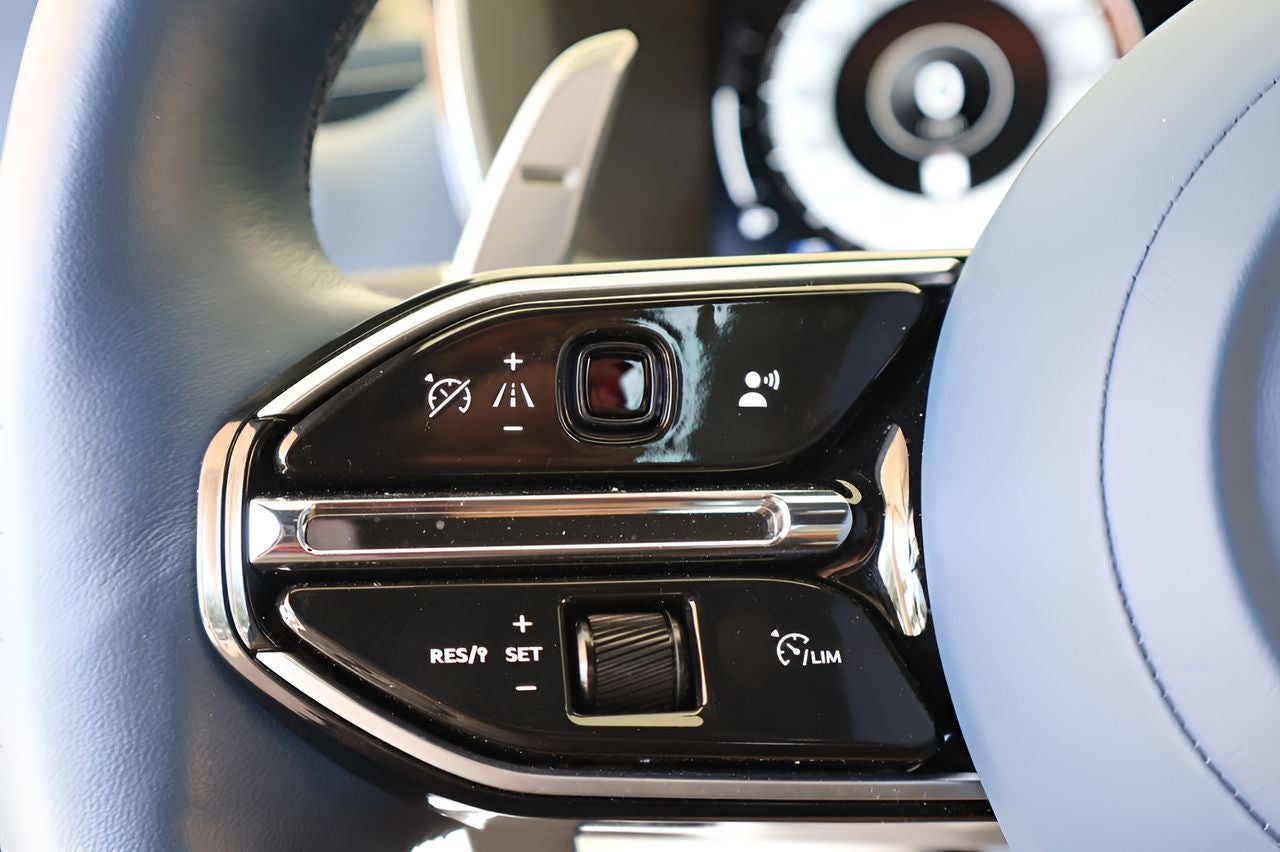 2025 Aston Martin DBX 707