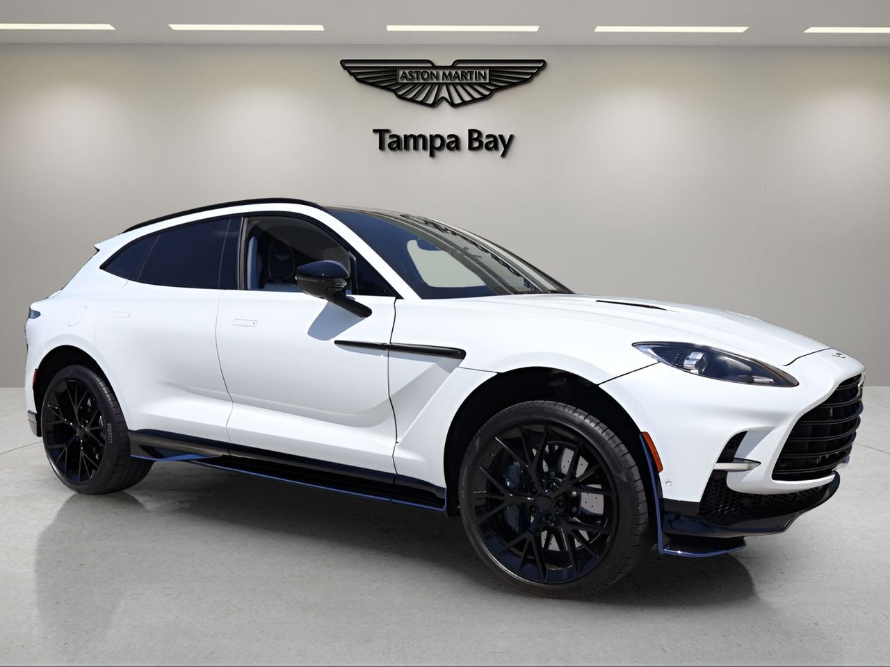 2025 Aston Martin DBX 707