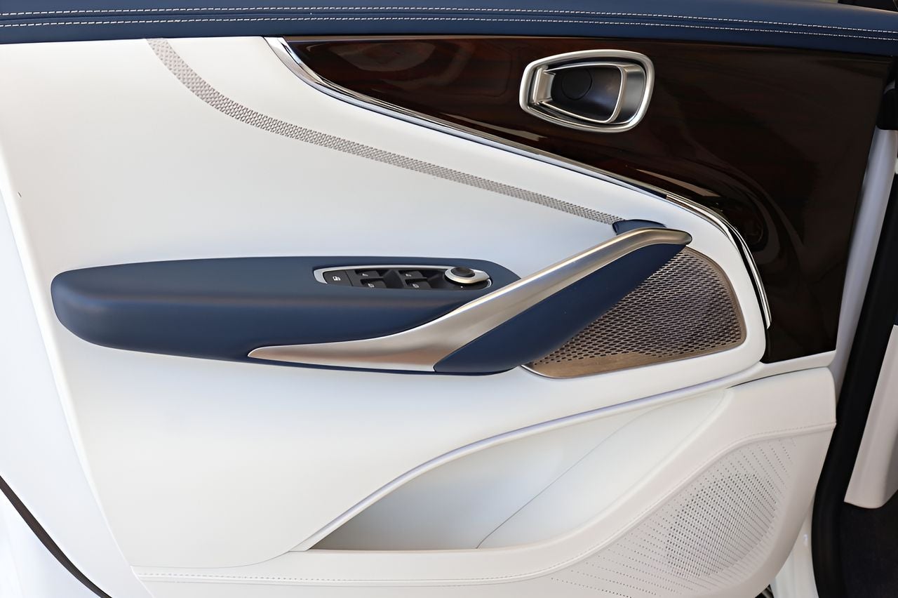2025 Aston Martin DBX 707