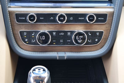 2024 Bentley Bentayga EWB V8