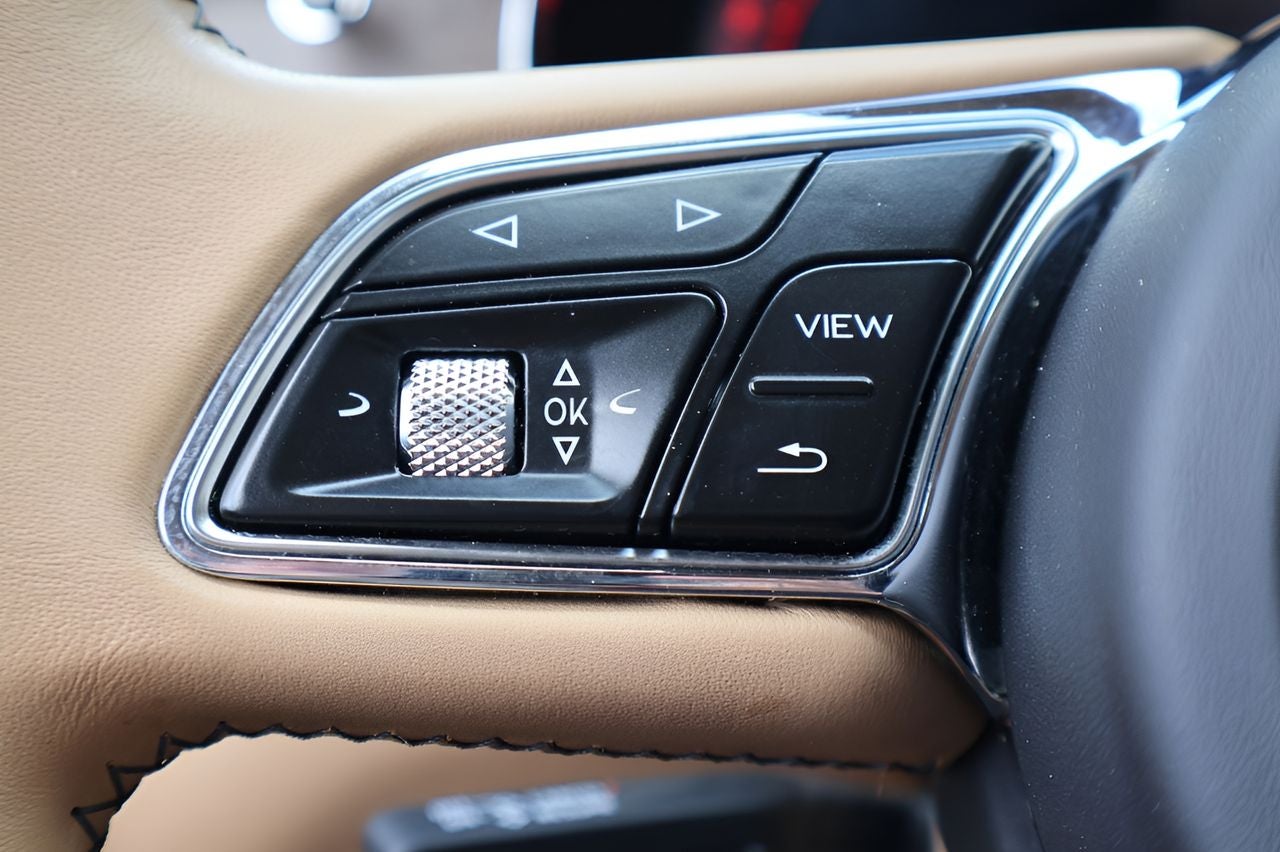 2024 Bentley Bentayga EWB V8