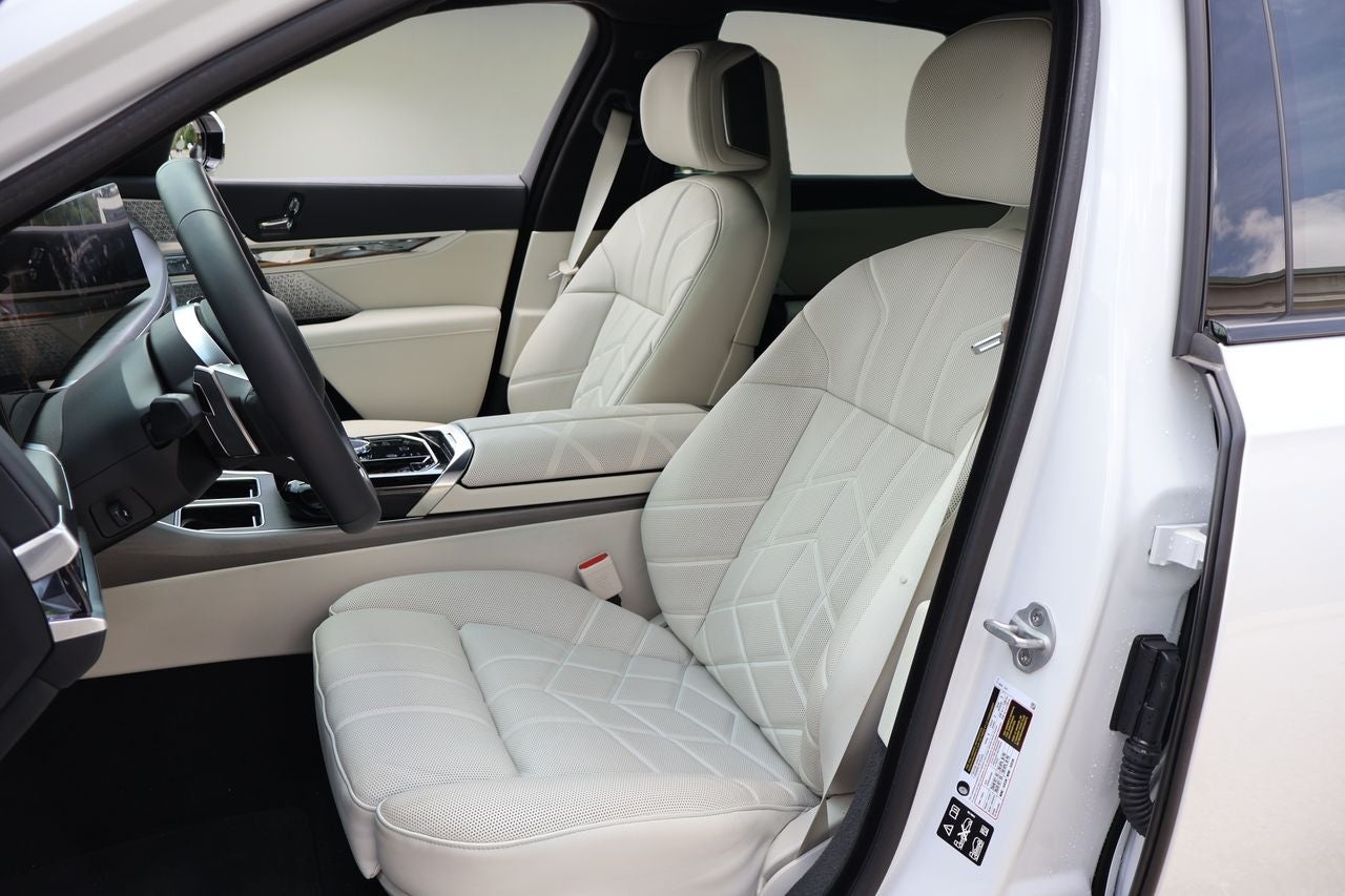 2025 BMW 7 Series 760i xDrive
