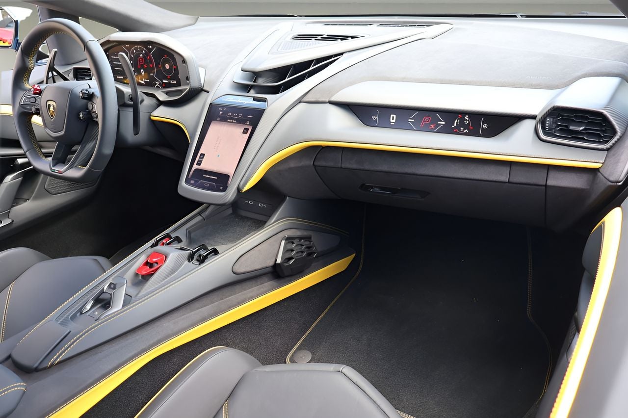 2025 Lamborghini Revuelto Coupe