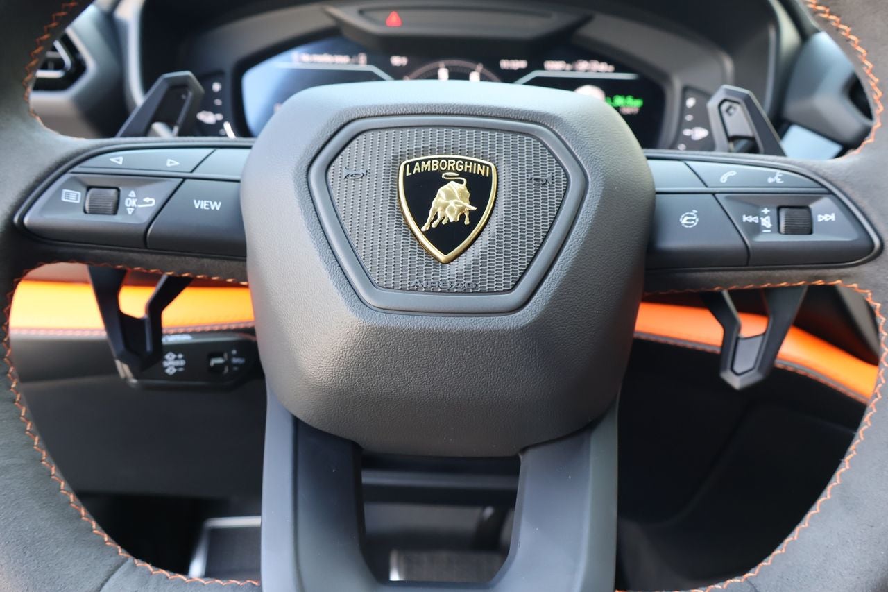 2025 Lamborghini Urus SE