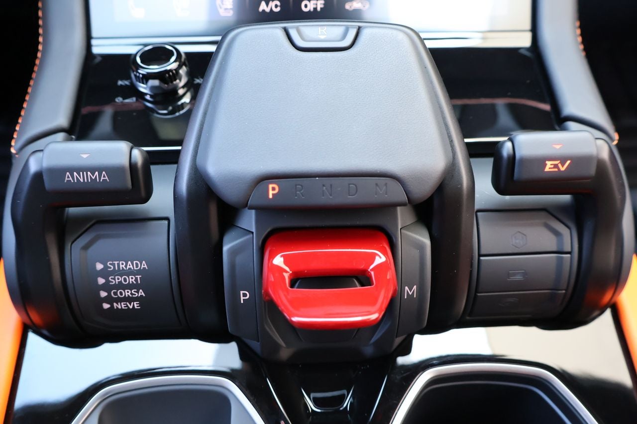 2025 Lamborghini Urus SE
