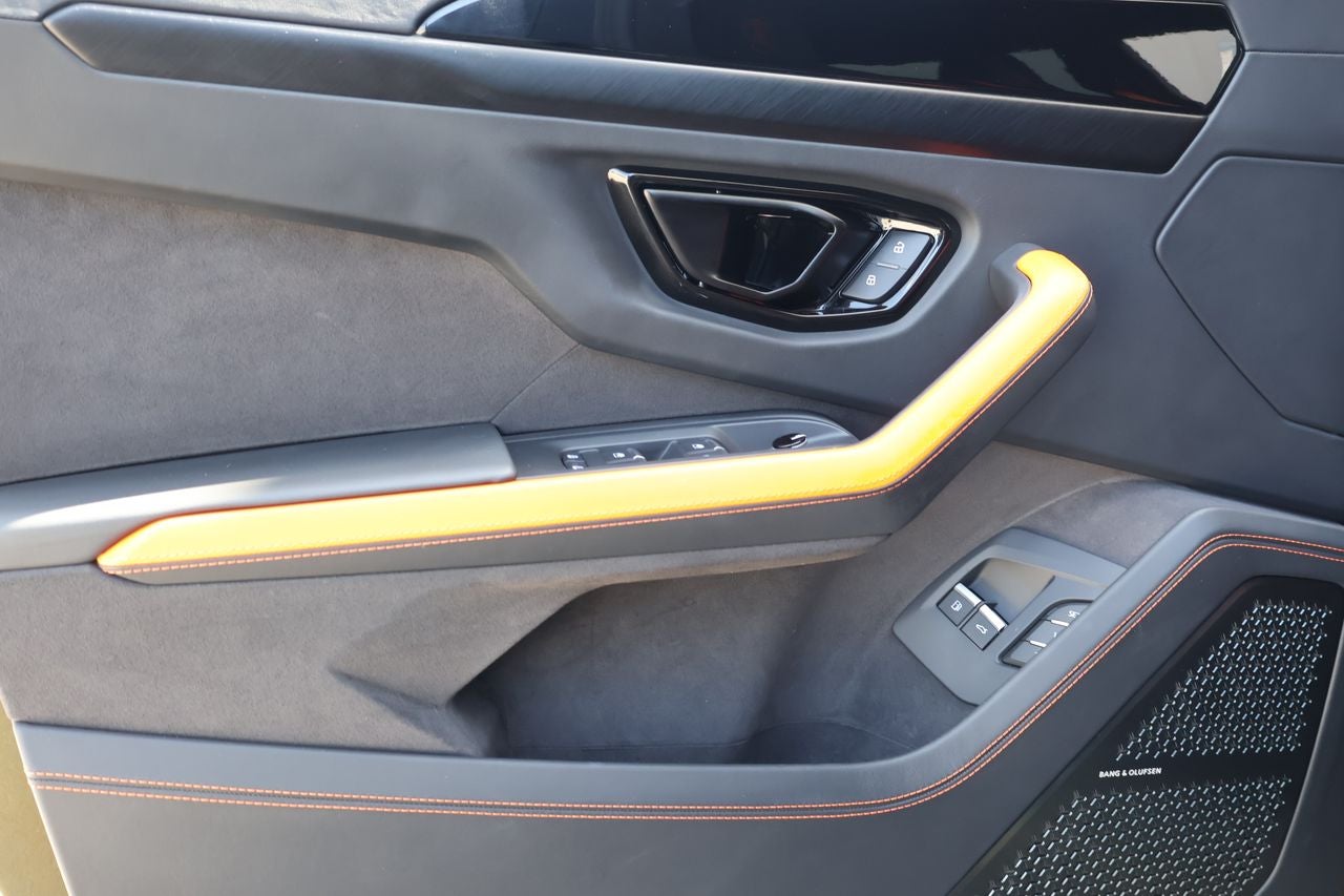 2025 Lamborghini Urus SE