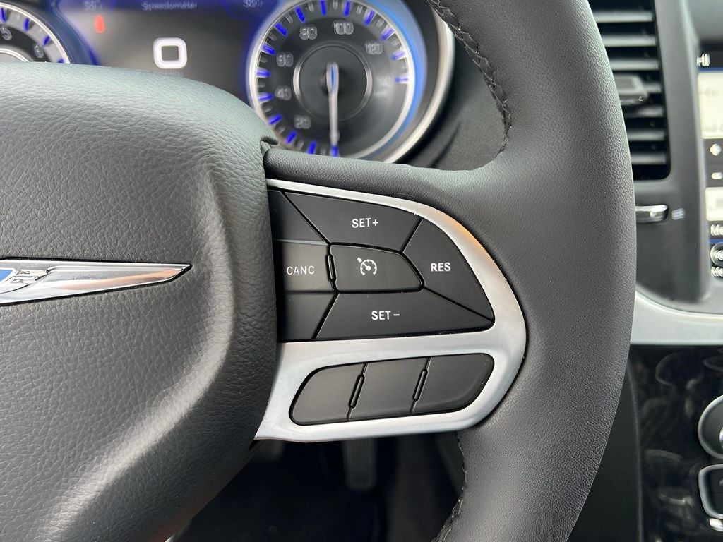 2023 Chrysler 300 Touring