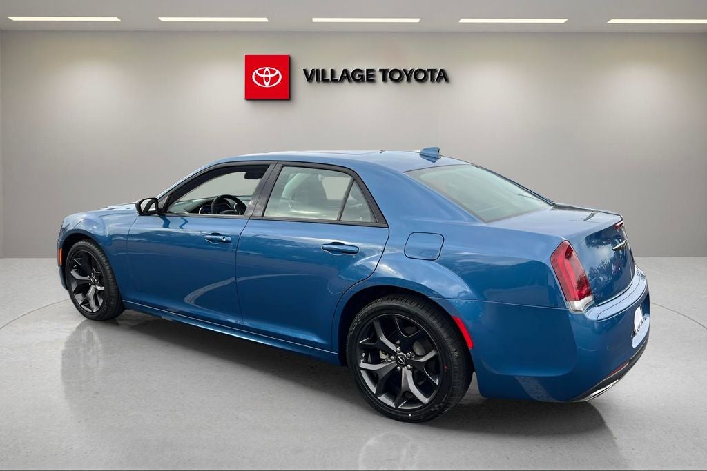 2023 Chrysler 300 Touring