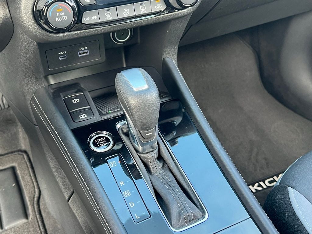 2023 Nissan Kicks SR