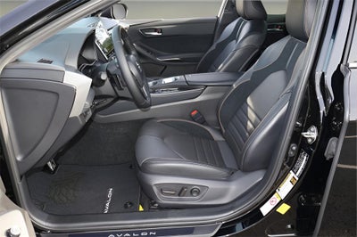 2019 Toyota Avalon Hybrid XSE