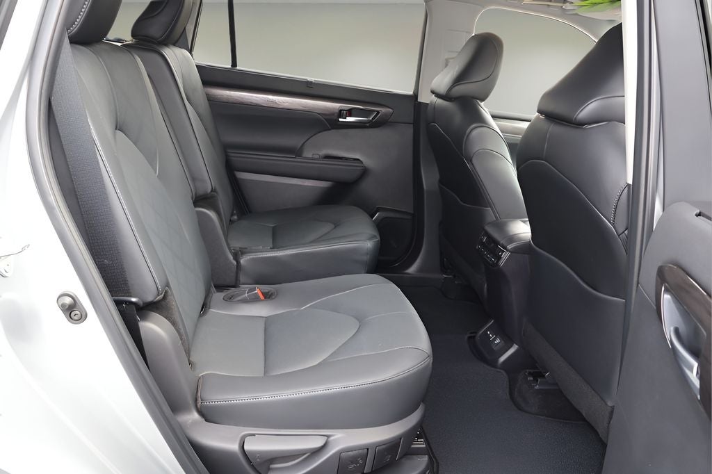 2024 Toyota Highlander Hybrid Platinum