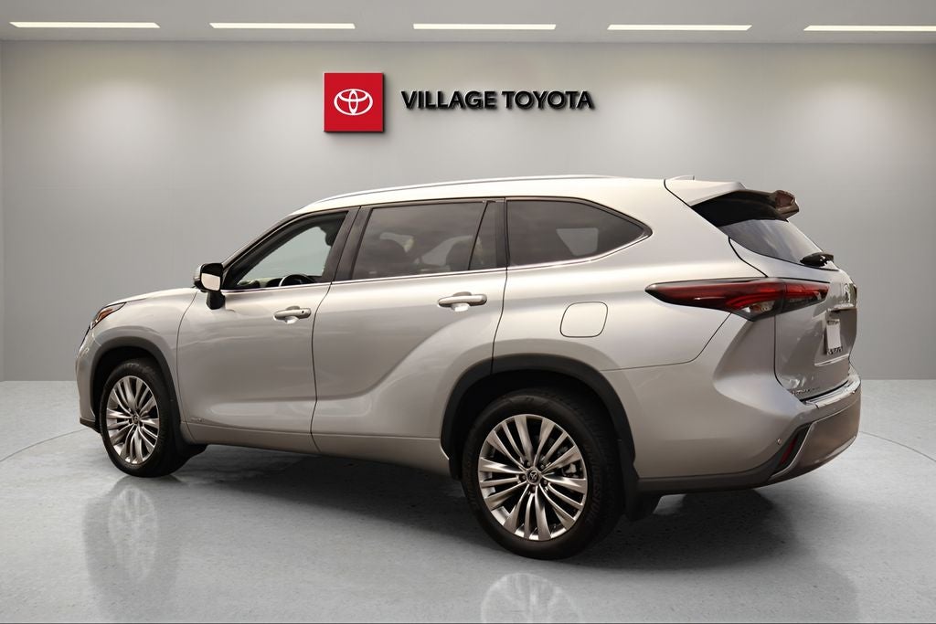 2024 Toyota Highlander Hybrid Platinum