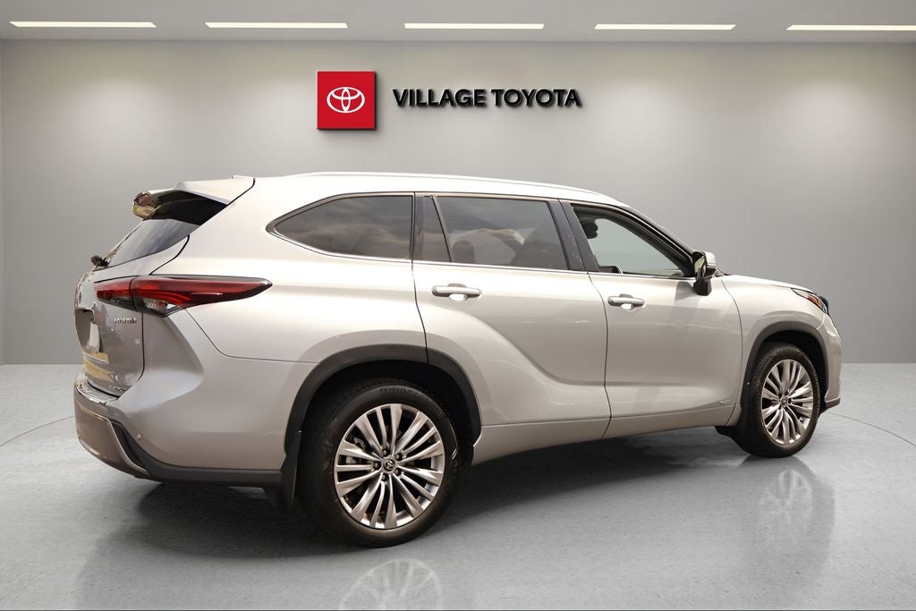 2024 Toyota Highlander Hybrid Platinum