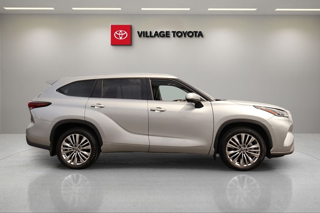 2024 Toyota Highlander Hybrid Platinum