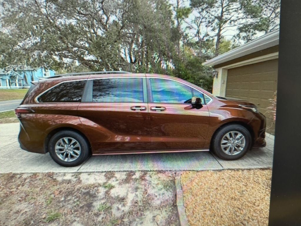 2022 Toyota Sienna XLE