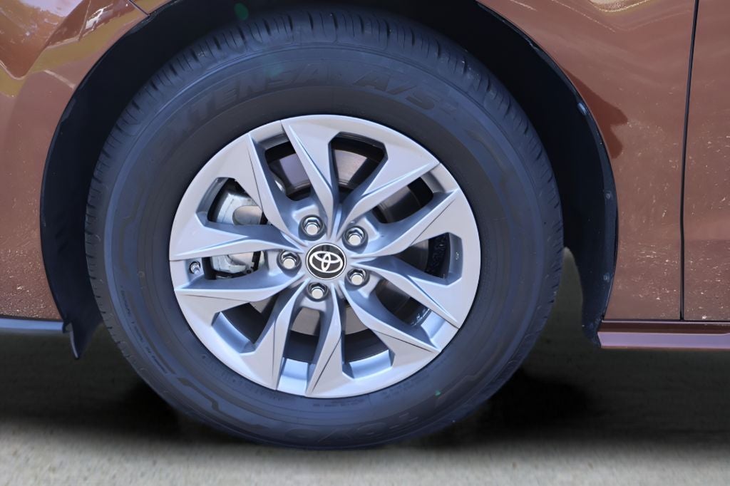 2022 Toyota Sienna XLE 8 Passenger