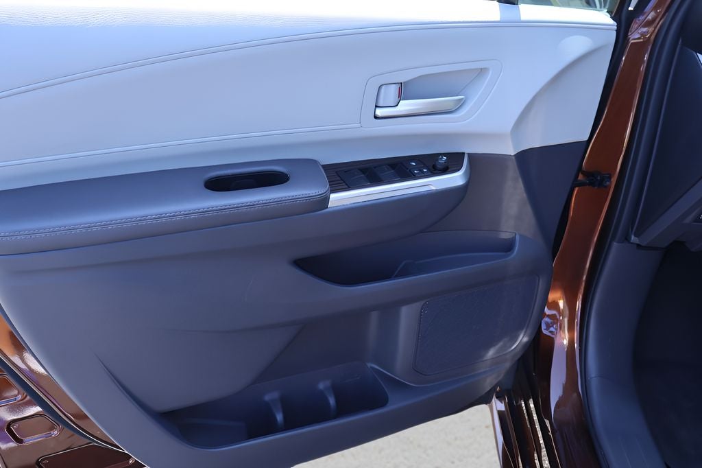 2022 Toyota Sienna XLE 8 Passenger