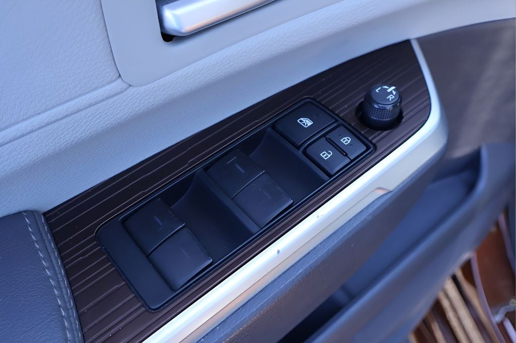 2022 Toyota Sienna XLE 8 Passenger