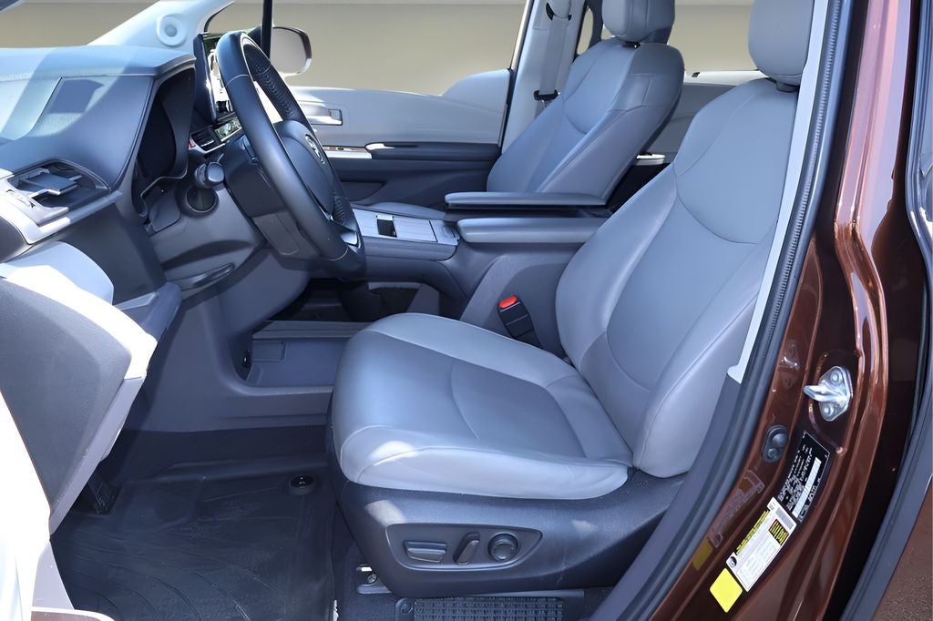 2022 Toyota Sienna XLE 8 Passenger