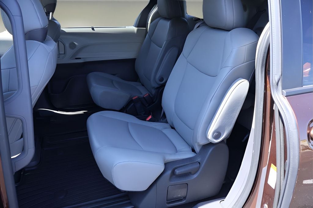 2022 Toyota Sienna XLE 8 Passenger