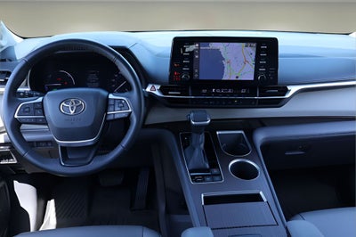 2022 Toyota Sienna XLE 8 Passenger