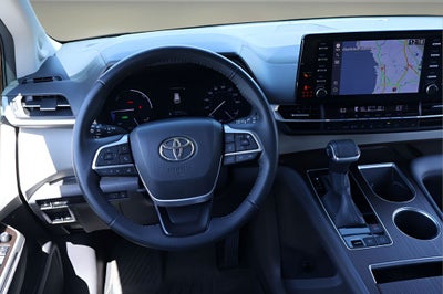 2022 Toyota Sienna XLE 8 Passenger