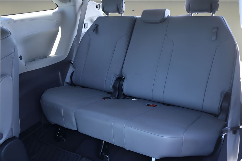 2022 Toyota Sienna XLE 8 Passenger