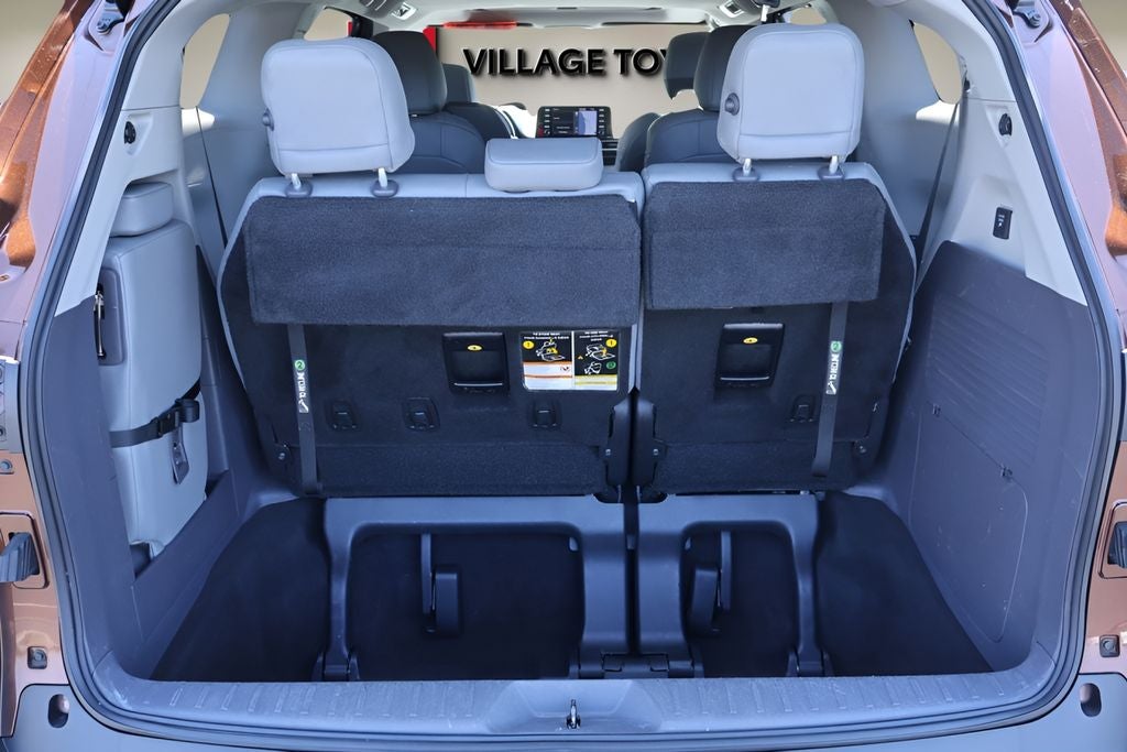 2022 Toyota Sienna XLE 8 Passenger