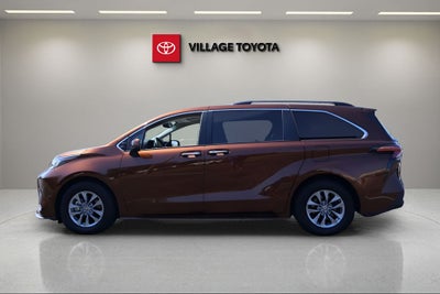 2022 Toyota Sienna XLE 8 Passenger
