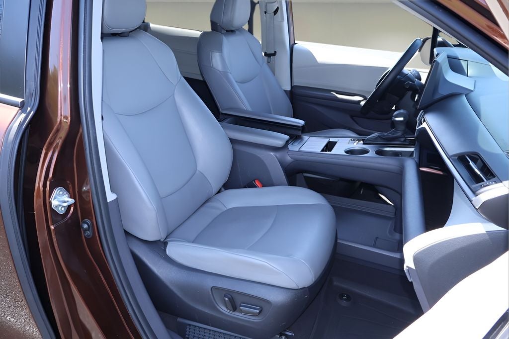 2022 Toyota Sienna XLE 8 Passenger