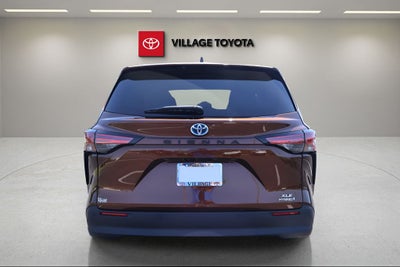 2022 Toyota Sienna XLE 8 Passenger