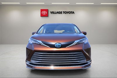 2022 Toyota Sienna XLE 8 Passenger
