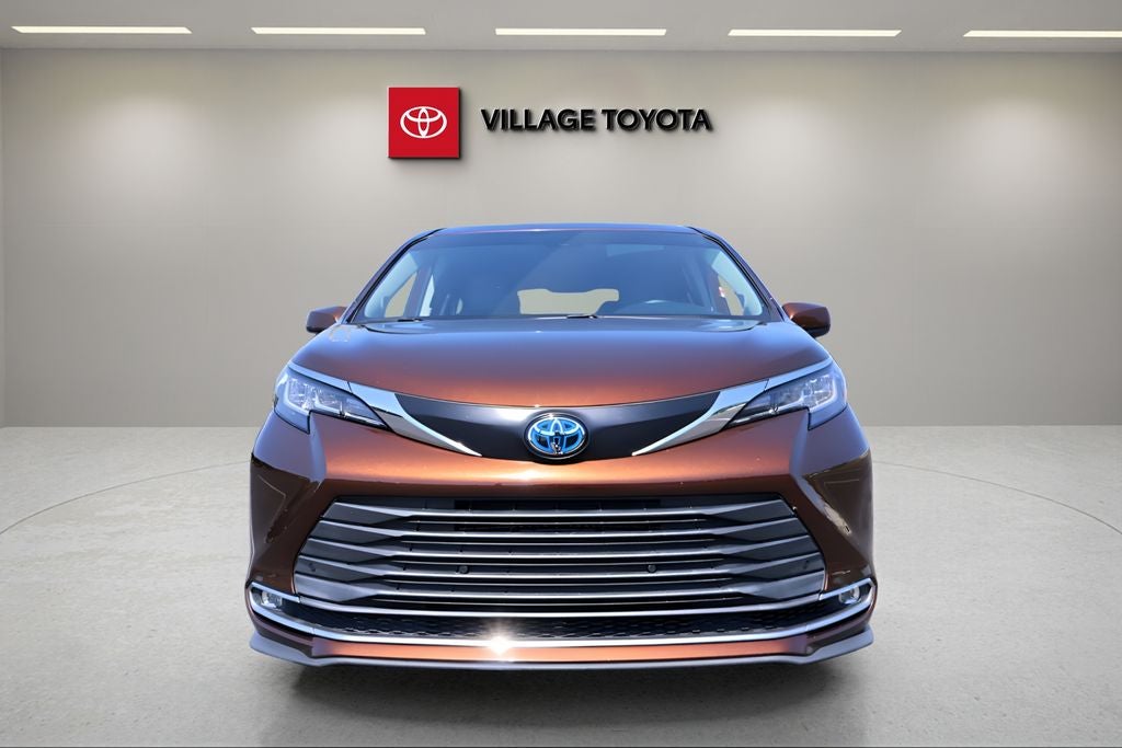 2022 Toyota Sienna XLE 8 Passenger
