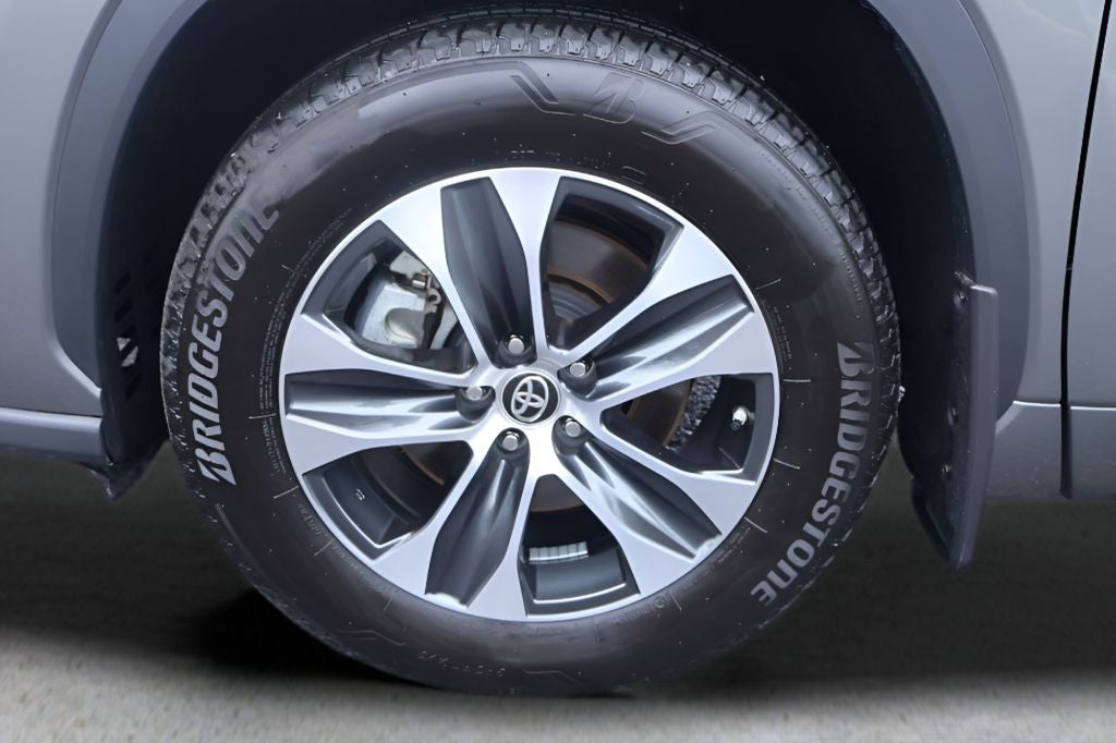 2025 Toyota Highlander Hybrid XLE