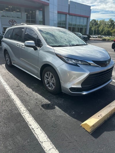2021 Toyota Sienna LE 8 Passenger