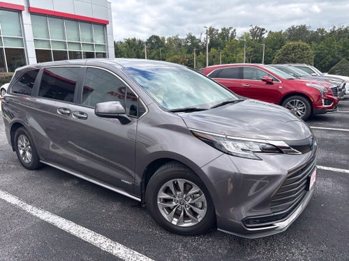 2021 Toyota Sienna LE 8 Passenger