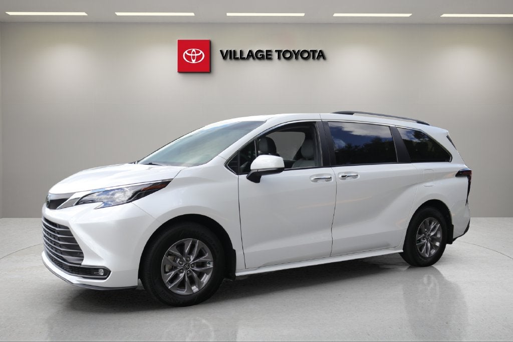 2026 Toyota Sienna XLE 8 Passenger