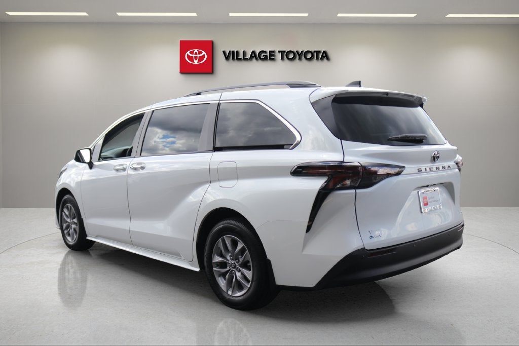 2026 Toyota Sienna XLE 8 Passenger