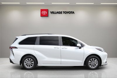2026 Toyota Sienna XLE 8 Passenger