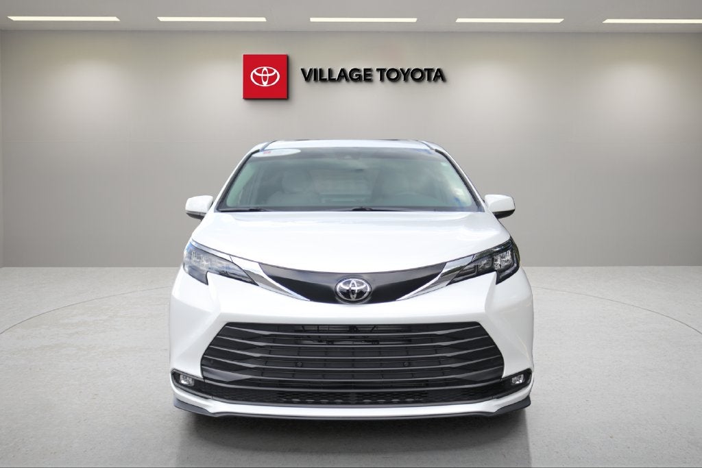 2026 Toyota Sienna XLE 8 Passenger