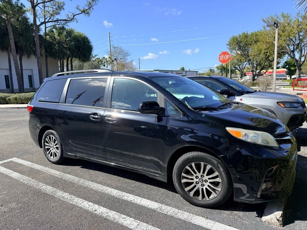 2020 Toyota Sienna XLE 8 Passenger