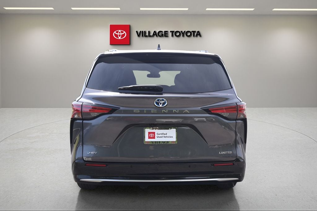 2025 Toyota Sienna Limited 7 Passenger
